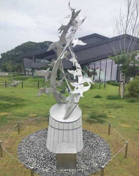 京阿尼纵火案纪念碑建成：受害者化身和平鸽