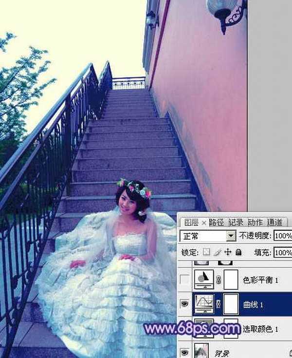 Photoshop将楼梯婚片调制出艳丽的蓝紫色